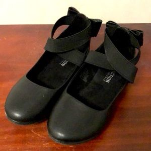 Ballerina black shoes. Perfect for the holidays size 12